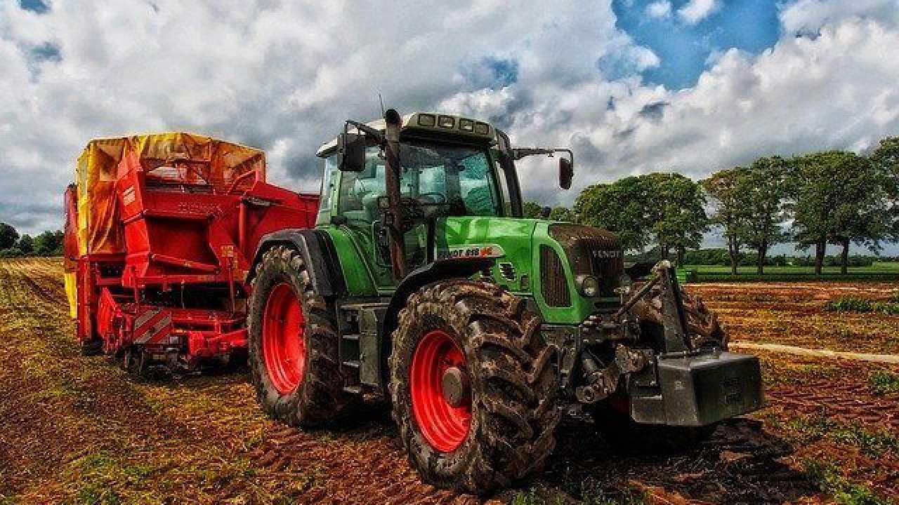 Farming Tractor 1280x720 1